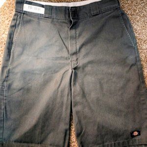 Dickies work shorts loose Fit size 34 grey